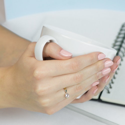 Pierścionek zaręczynowy SAVICKI: dwukolorowe złoto, biały szafir